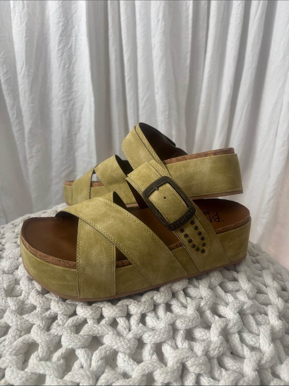 New Olive Green Suede Cross-Strap Platform Sandals